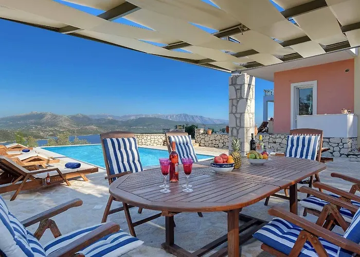 Drepanou Bay Villa *